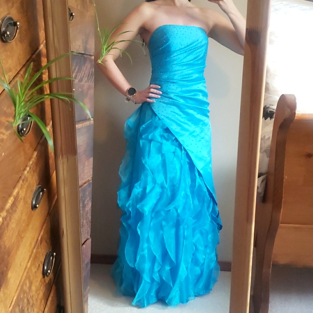 Full length strapless princess gown blue size 5/6